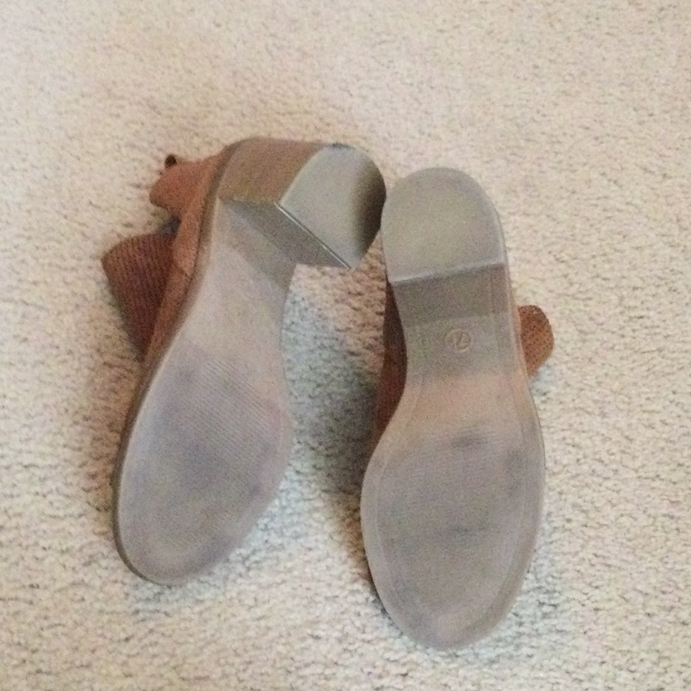 Universal Thread Shoes - image 5